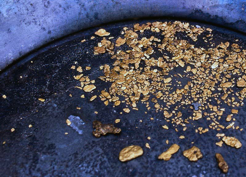 Добыча природных ископаемых (золото)